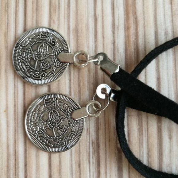 3 for $20 Layla Velvet Adjustable Choker - Picture 3 of 3